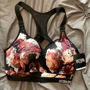 NWT Victoria’s Secret Incredible Sports Bra
